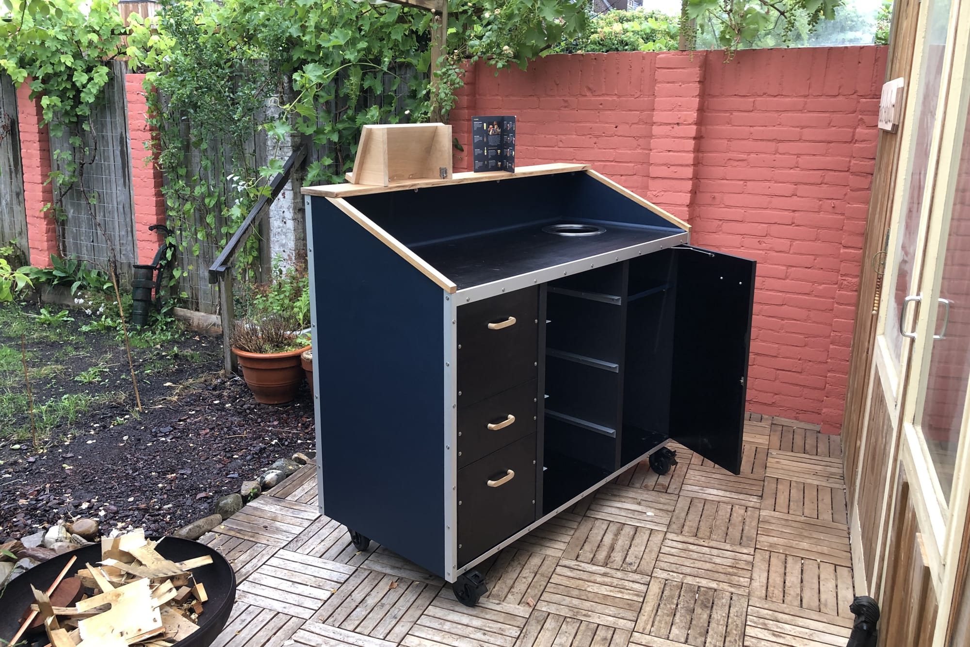 Debrasseerkast en opslagkast