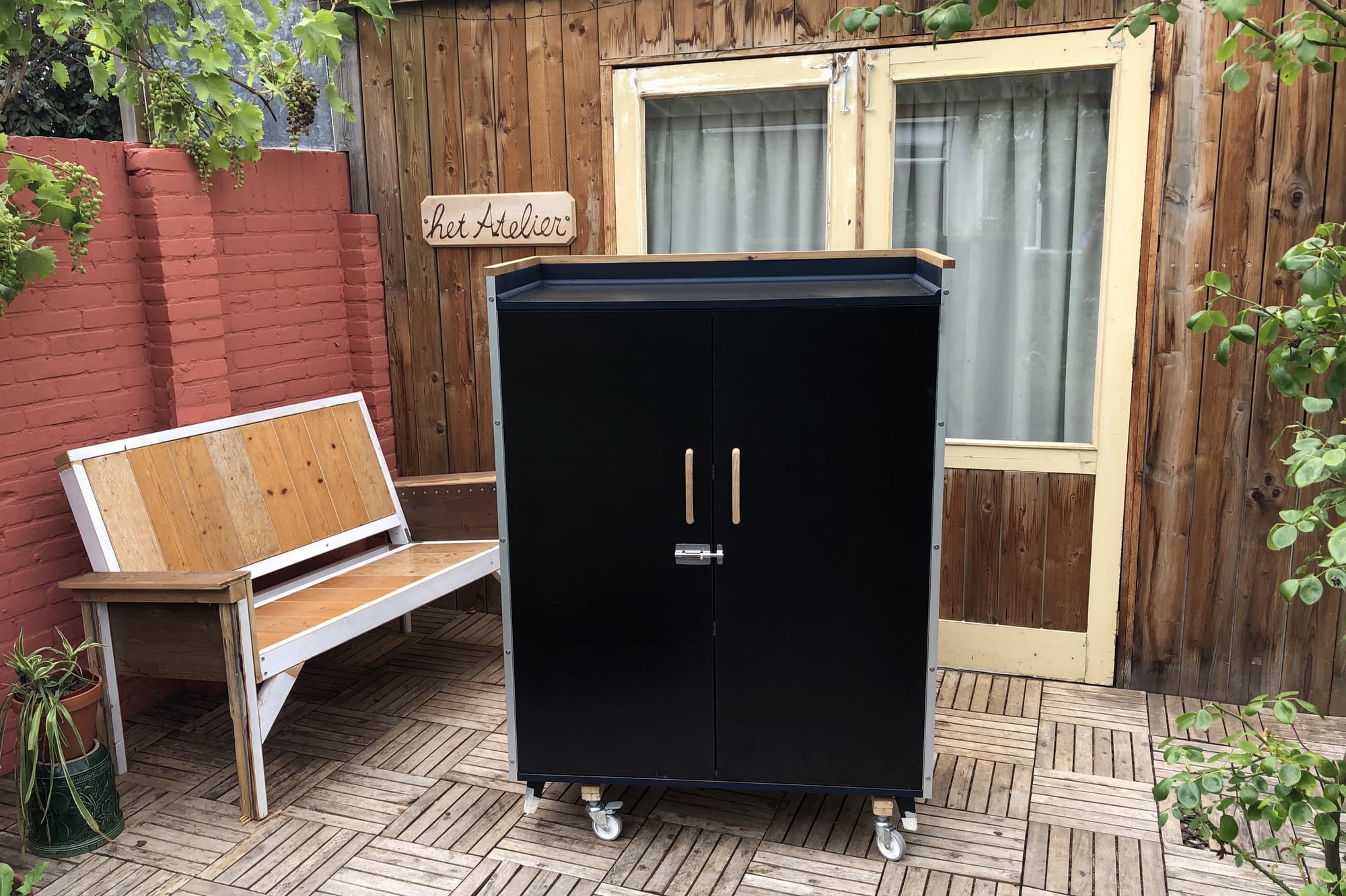 Debrasseerkast en opslagkast